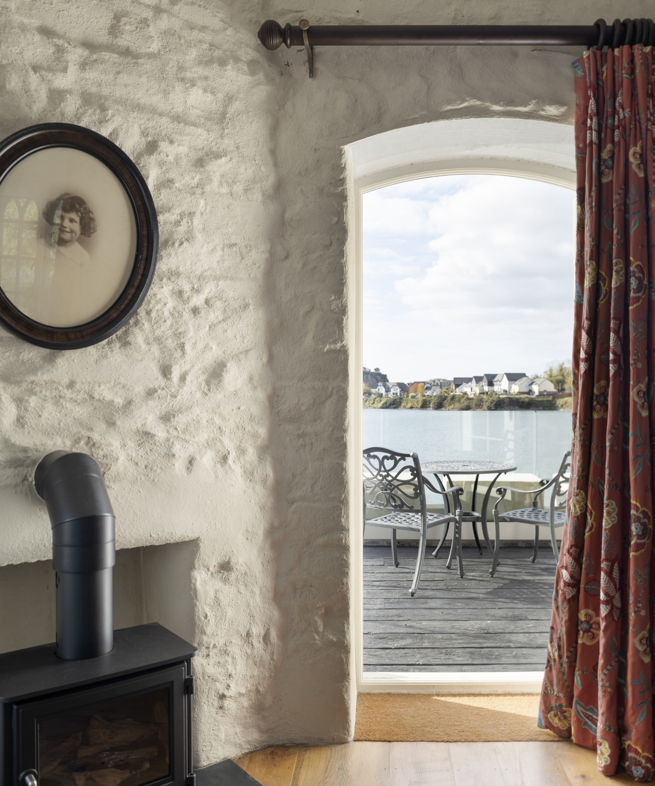 view onto a terrace overlooking the lake