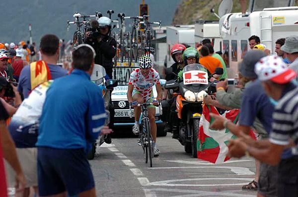 Juan Miguel Mercado (Agritubel) comes up the climb