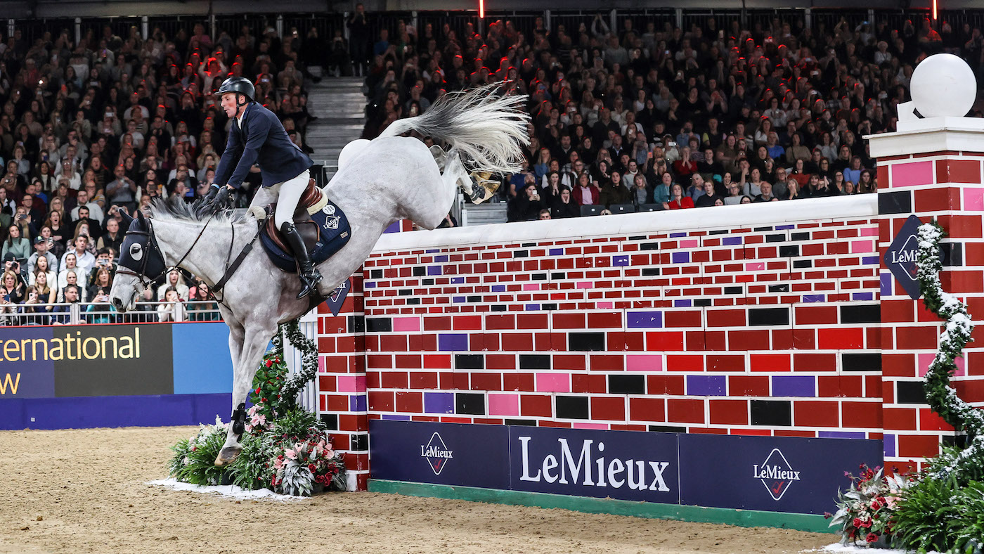 Guy-Williams_Mr-Blue-Sky-Uk_LIHS_PN23_118872-2.jpg