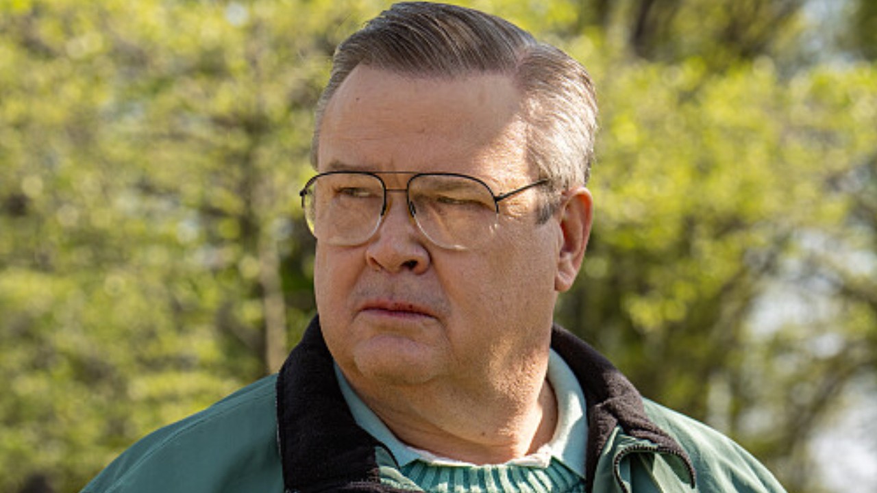 Al looking around