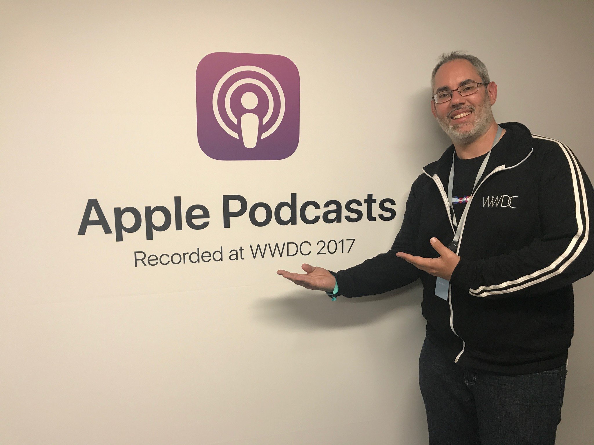 Apple podcasts. Apple подкасты. Эппл подкасты. Эпл подкасты. Worldwide developers Conference фото.