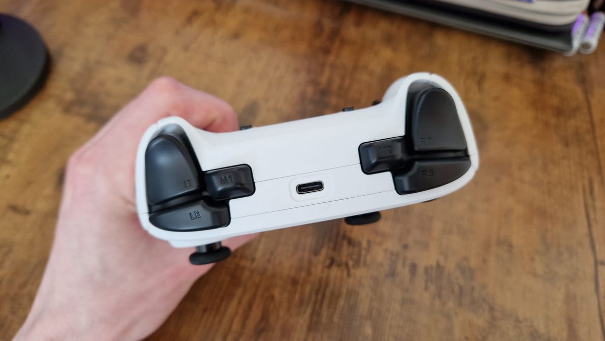 The top of the Razer Wolverine V3 TE, showing its bumpers and triggers
