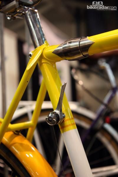 The front shifter placement on this Yipsan tourer isn't terribly ergonomic but it's simple and direct.
