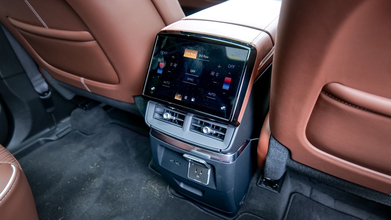 2026 Cadillac Vistiq test drive.
