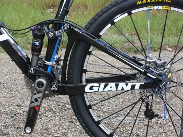 The dual-link Maestro rear end features a fully enclosed carbon rear triangle.