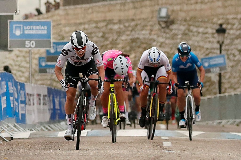 Lorena Wiebes (Team Sunweb) sprints to the line