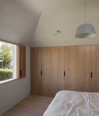 Bedroom in Oliver Leech Architects' Epsom house extension