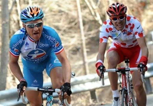 Thomas Voeckler (Bouygues Telecom) and Amael Moinard (Cofidis) escaped on the second climb.