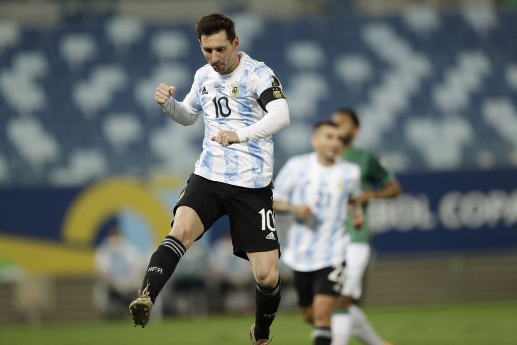 Lionel Messi moves into the top 10 of international ...