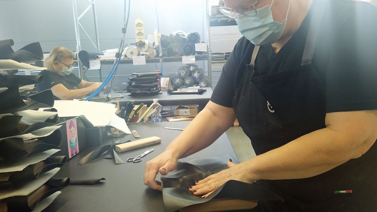 a worker in the sonus faber stereo speaker factory