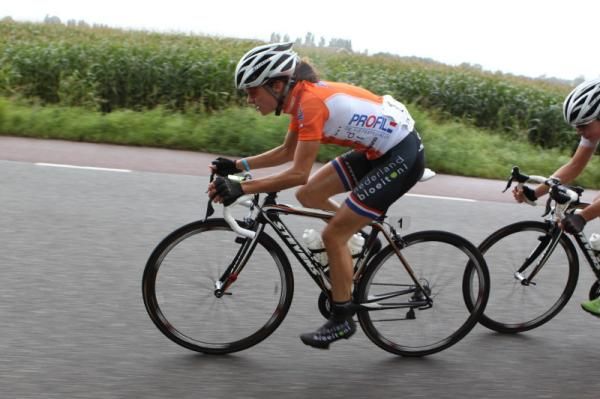 The race leader takes a turn on the front - Marianne Vos (Nederland Bloeit)