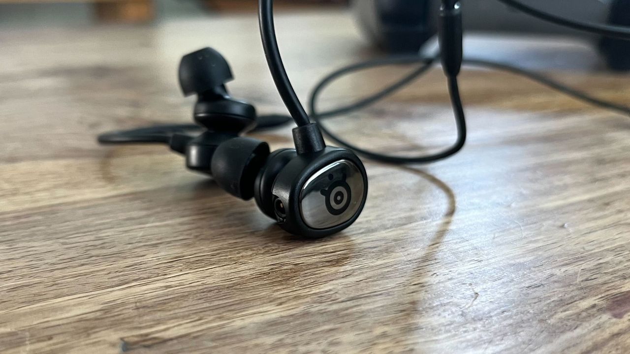 SteelSeries Tusq gaming earbuds.