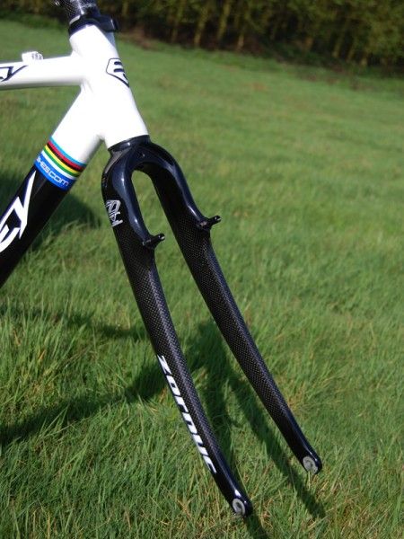 The budget-minded Crossbow's Zornyc fork uses carbon blades mated to an aluminum crown and steerer.