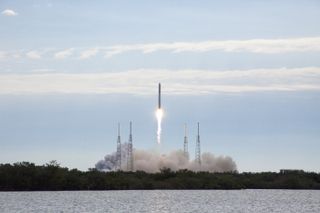 SpaceX Dragon Launch CRS2 Liftoff