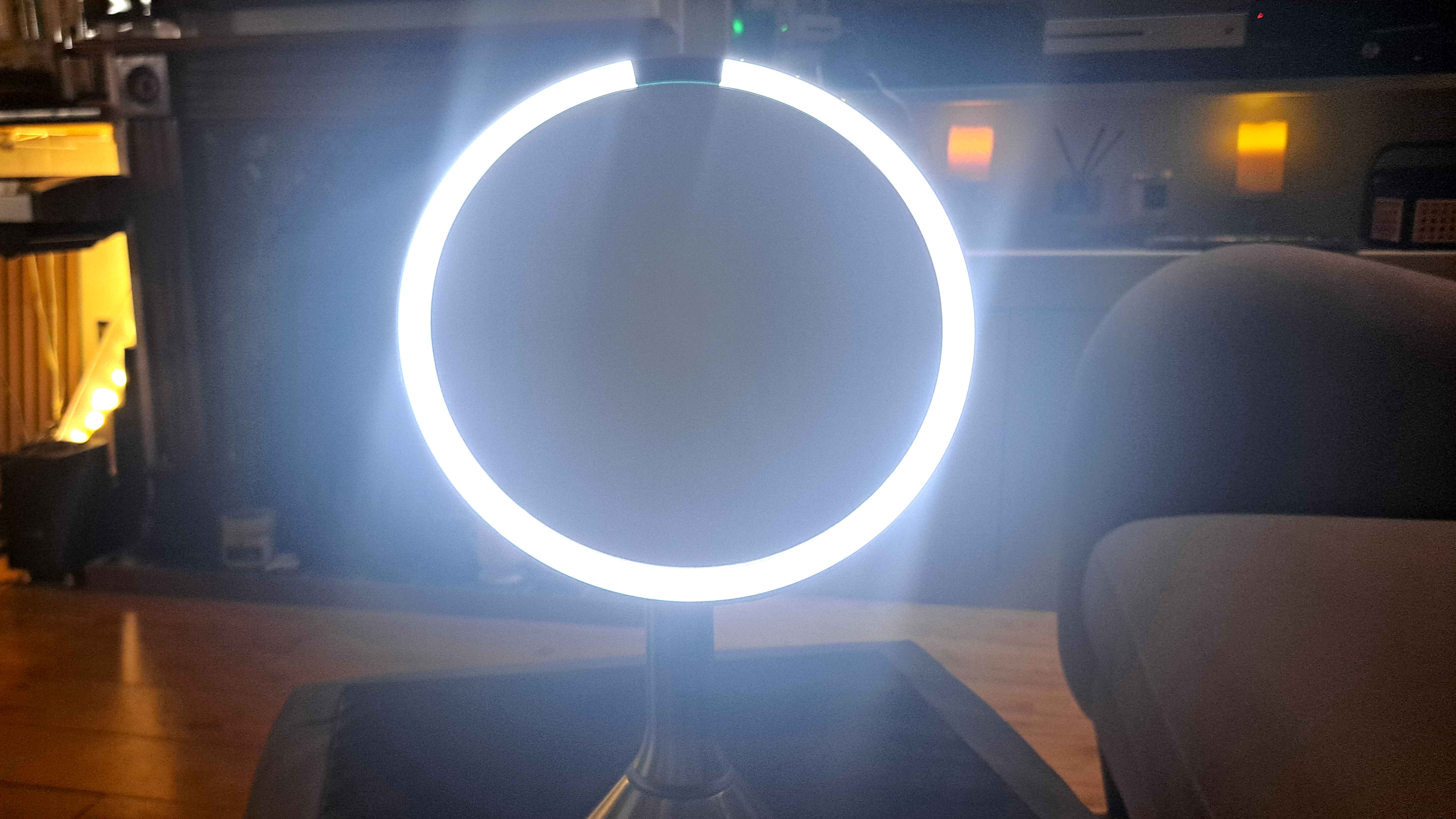 Simplehuman Sensor mirror white light