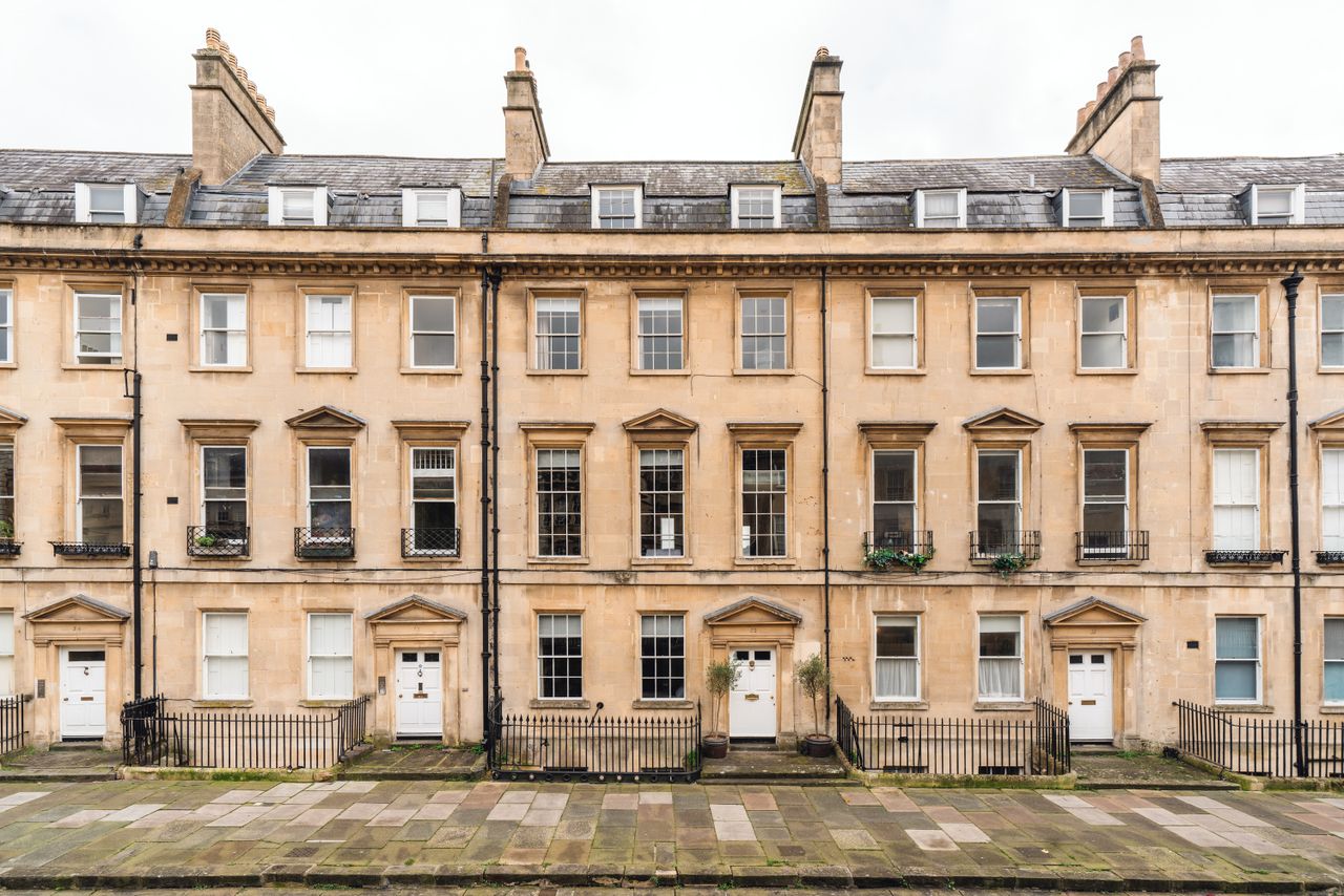 Photographs of the exterior and interior of 12 The Paragon in Bath