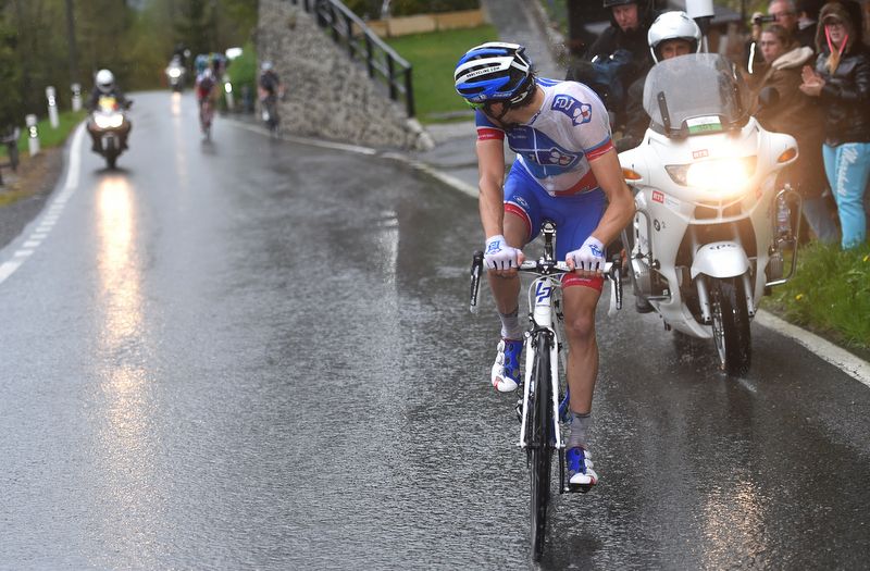 Thibaut Pinot (FDJ) checks his lead on the chasers