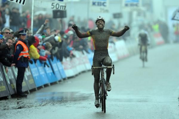Sven Nys (Landbouwkrediet) wins his hometown race in Baal.
