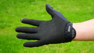 100% Sling gloves showing palm detail