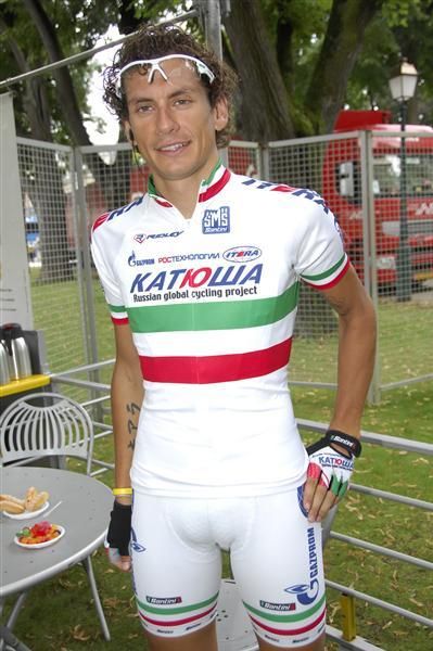 Filipo Pozzato (Katusha) displays his freshly re-designed Italian national champion's kit