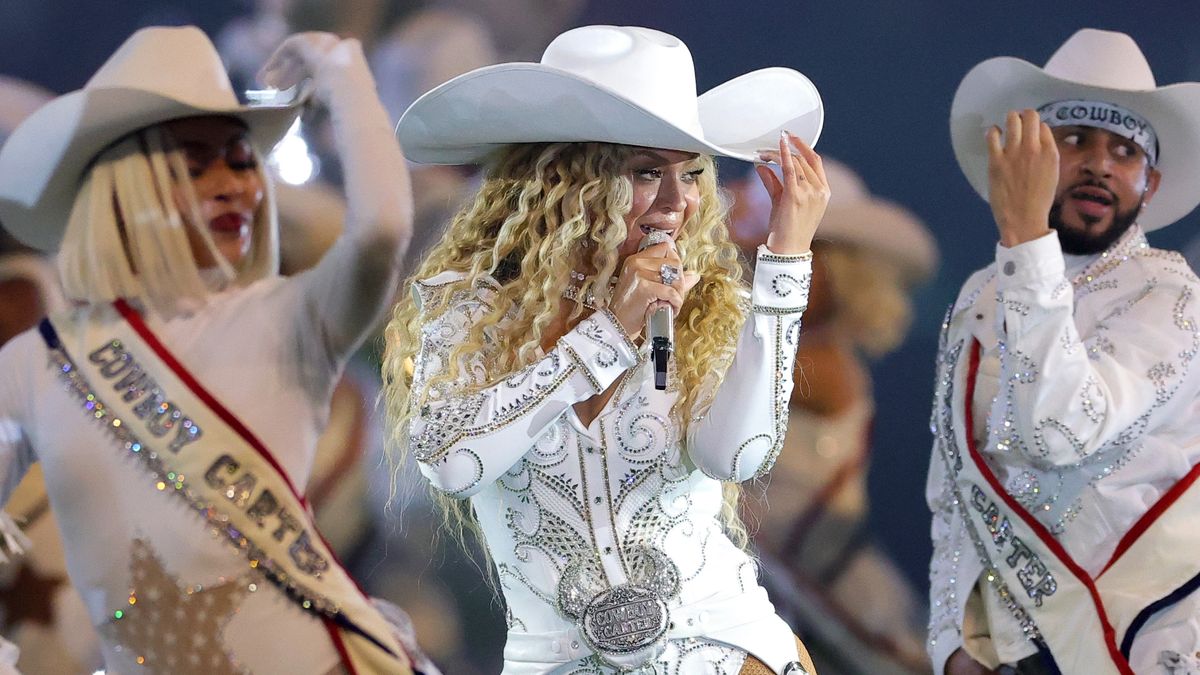 Beyoncé Delivers a Christmas Cowgirl Look for Her NFL Halftime Show