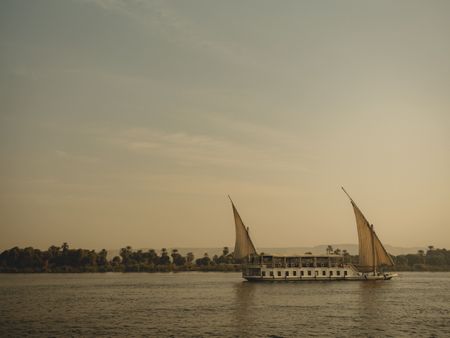 Set Nefru, Egypt