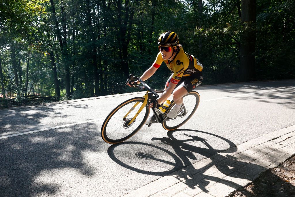 ARNHEM NETHERLANDS SEPTEMBER 10 Anna Henderson of The United Kingdom and Team JumboVisma competes during the 25th Simac Ladies Tour 2023 Stage 5 a 1503km stage from Arnhem to Arnhem UCIWWT on September 10 2023 in Arnhem Netherlands Photo by Bas CzerwinskiGetty Images