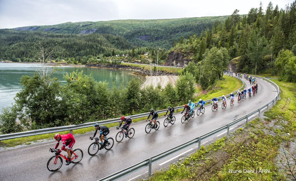 Katusha and Team Sky at the head of the race