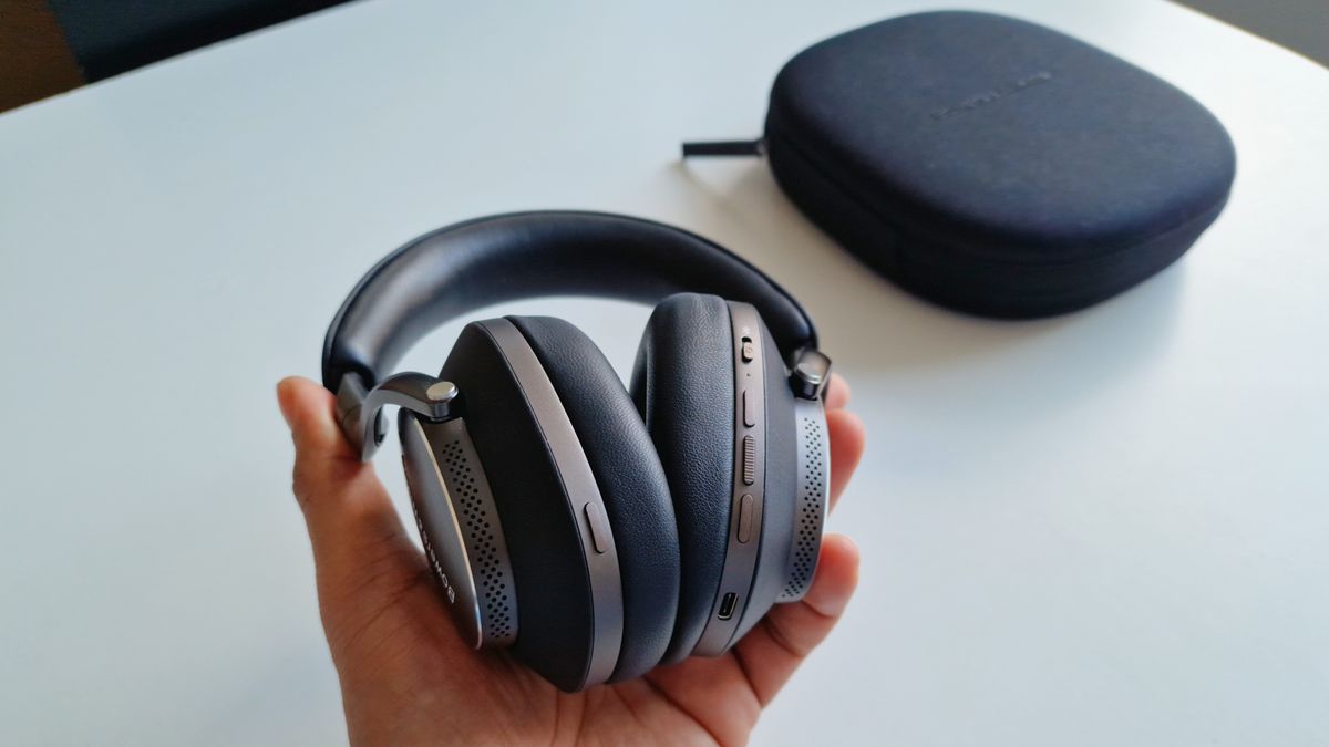 Bowers &amp; Wilkins PX8
