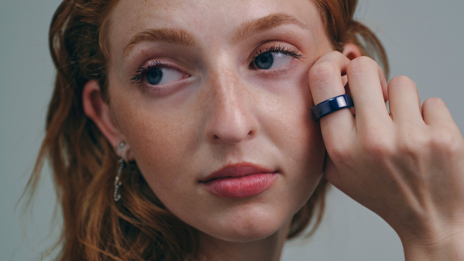 Oura Ring 4 Ceramic press shots