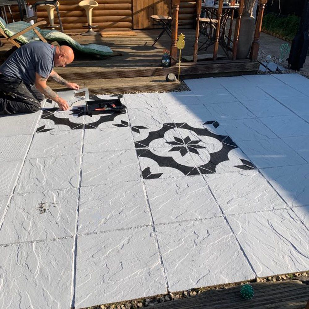 Homeowner Uses Stencil To Paint The Patio And It Looks Amazing   VeLiCkuYrswfhJaKu94DHk 1280 80 