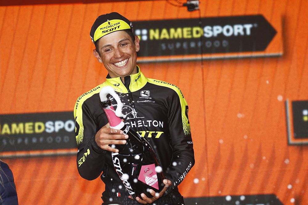 Esteban Chaves (Mitchelton-Scott) celebrates his win