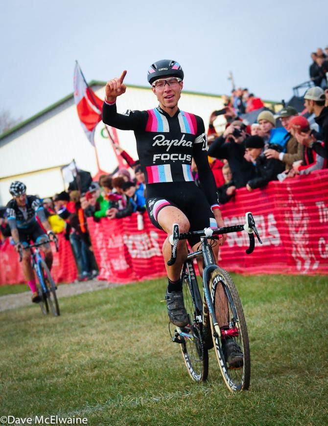 Jeremy Powers (Rapha Focus) wins it on the last lap