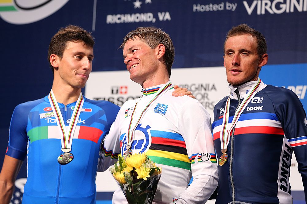Adriano Malori (Italy) and Vasil Kiryienka (Belarus) exchanging a few words