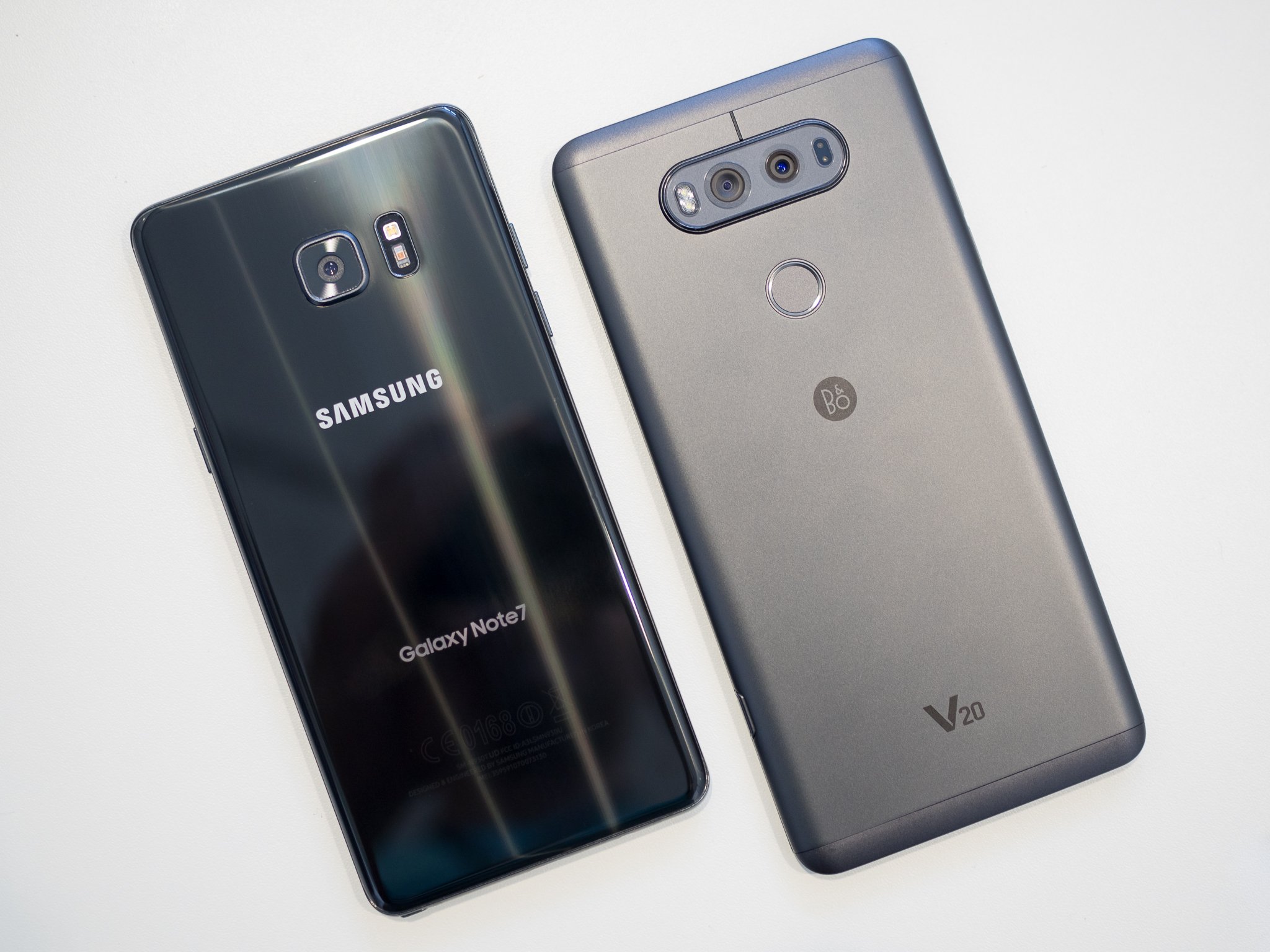 Купить lg 7. Samsung v20. LG v20. LG v20 фото. LG v220.