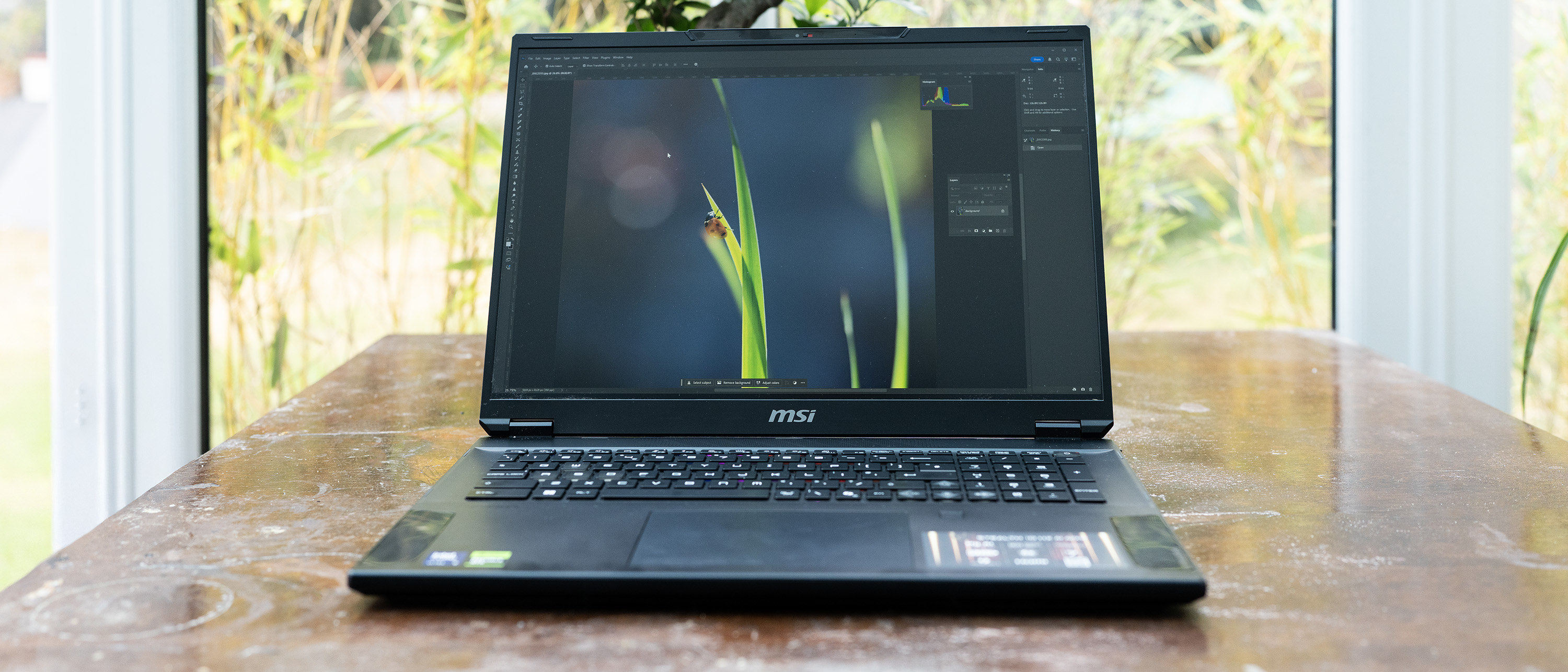 MSI Stealth 18 HX AI
