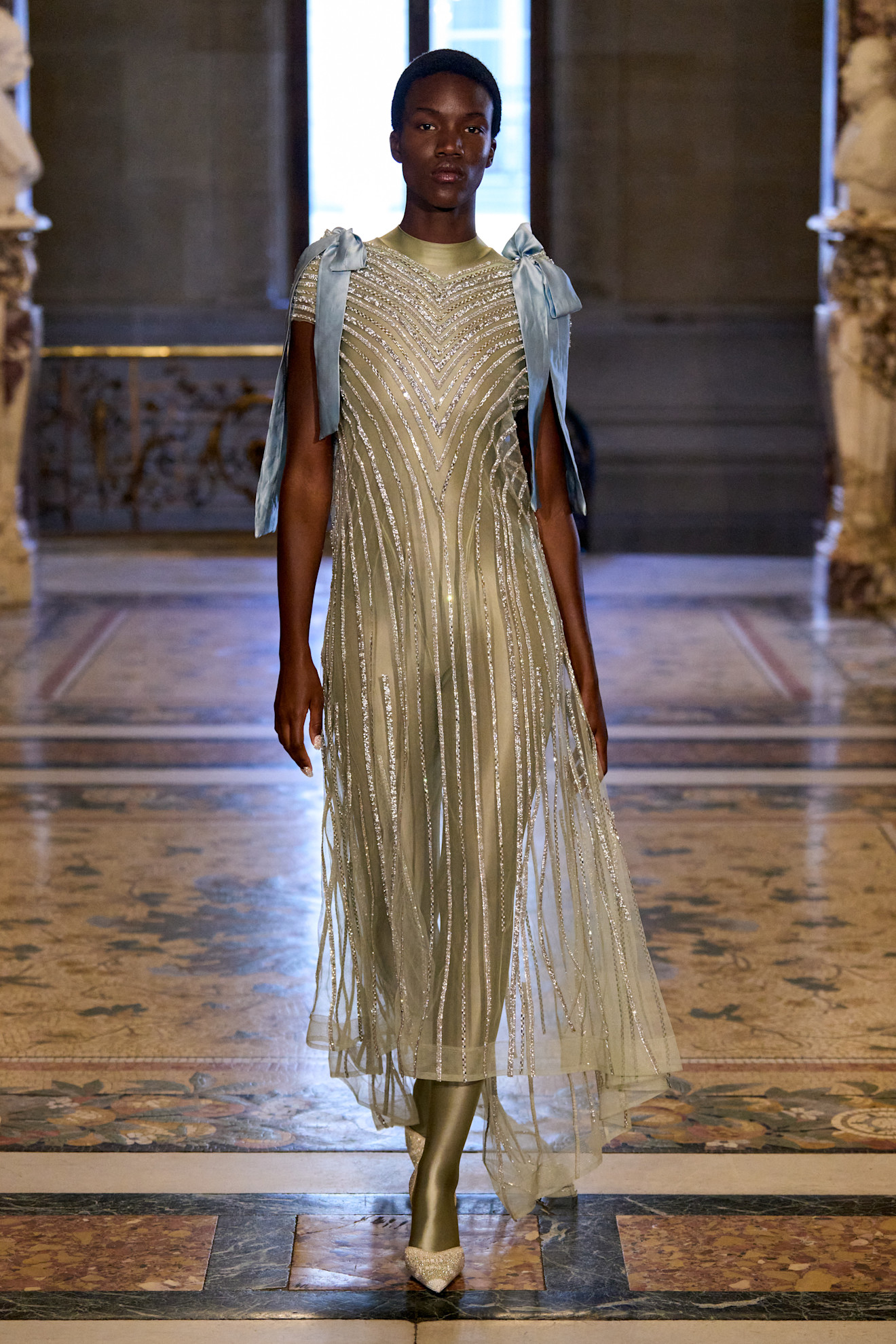 A bow look from Peet Dullaert's Couture autumn/winter 2025 collection