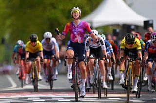 Marianne Vos wins Amstel Gold Race after Lorena Wiebes celebrates too soon
