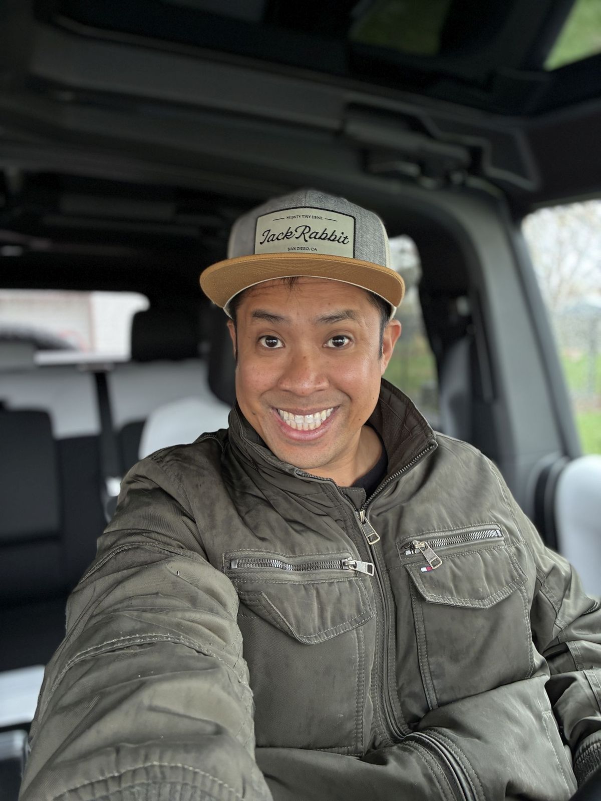 Apple iPhone 16e portrait sample.