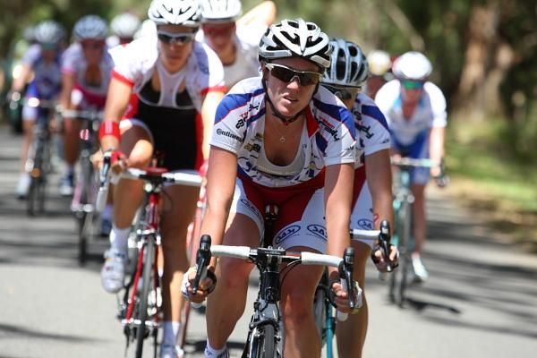 Rachel Neylan (SA) pulls the bunch up Fiskin Road