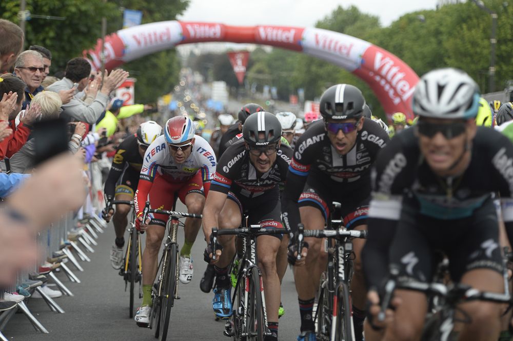 John Degenkolb and Alexander Kristoff position for the sprint.