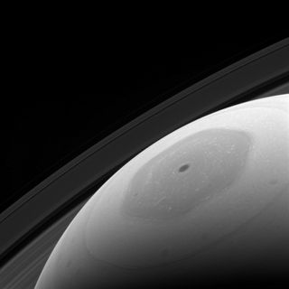 Giant Eye: Cassini Snaps Saturn Hexagon