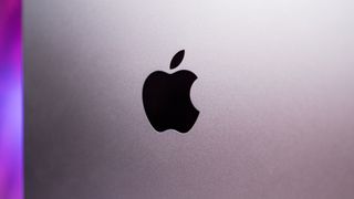 iPad Air M1 Apple logo