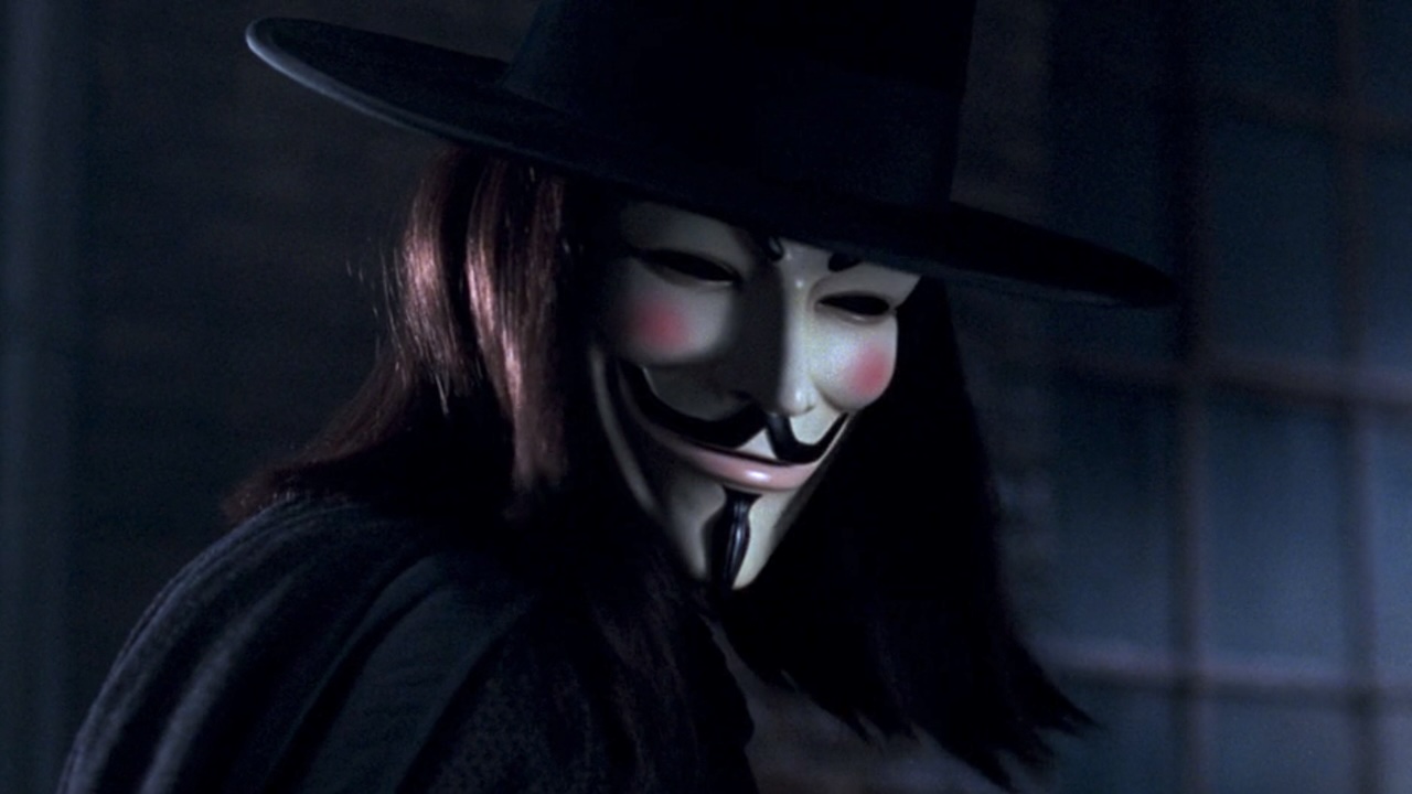 V turning to mugger in the alley in V For Vendetta