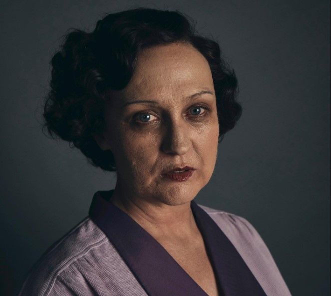 Helen Thomson as Gladys Presley