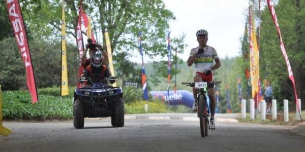 Burry Stander wins the Hilton marathon