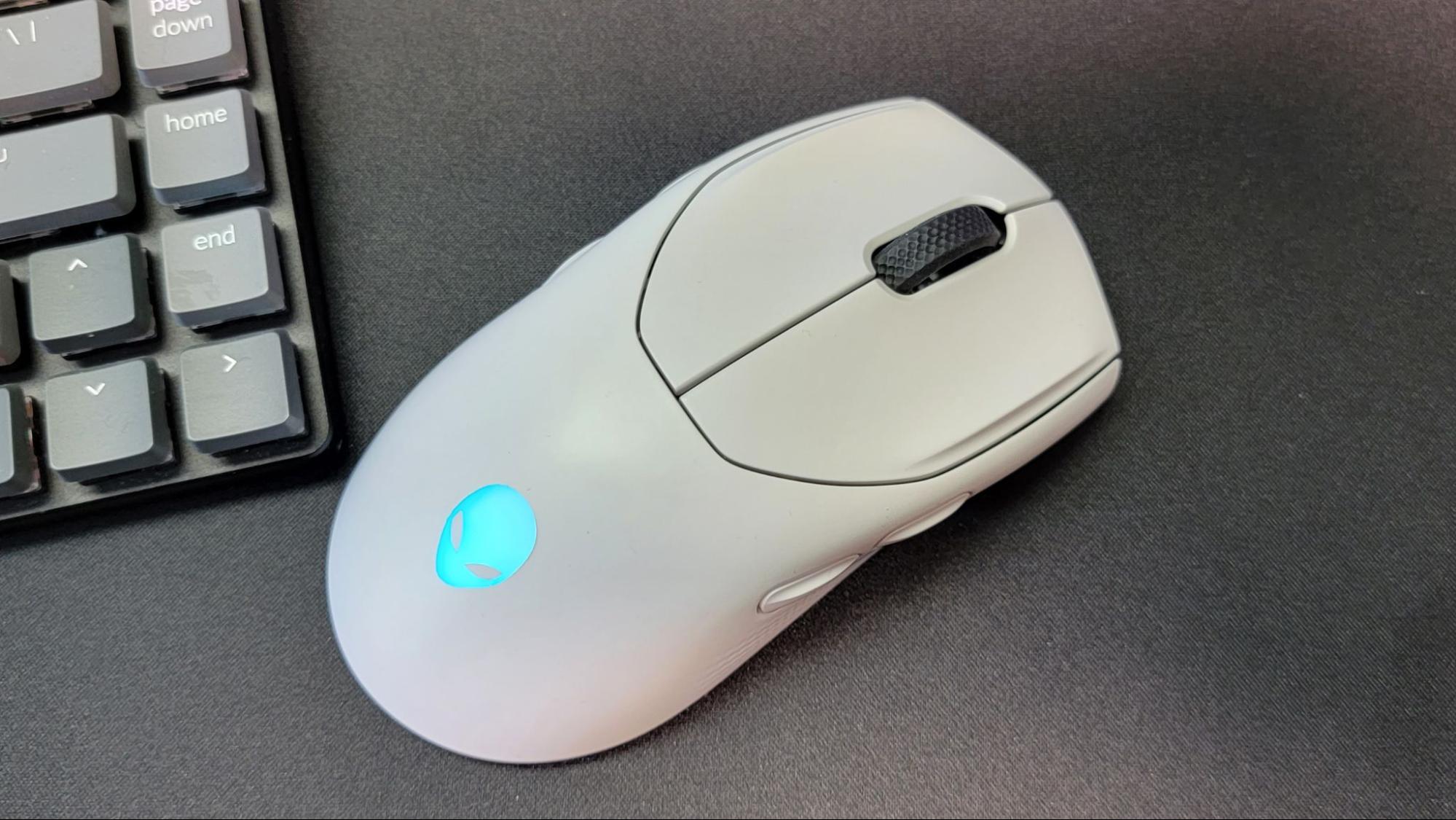Alienware Tri-Mode Wireless Mouse (AW720M)