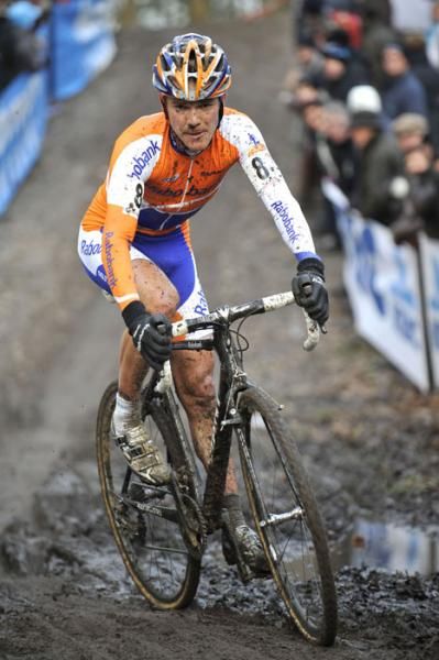 Bart Aernouts (Rabobank) battles with the mud