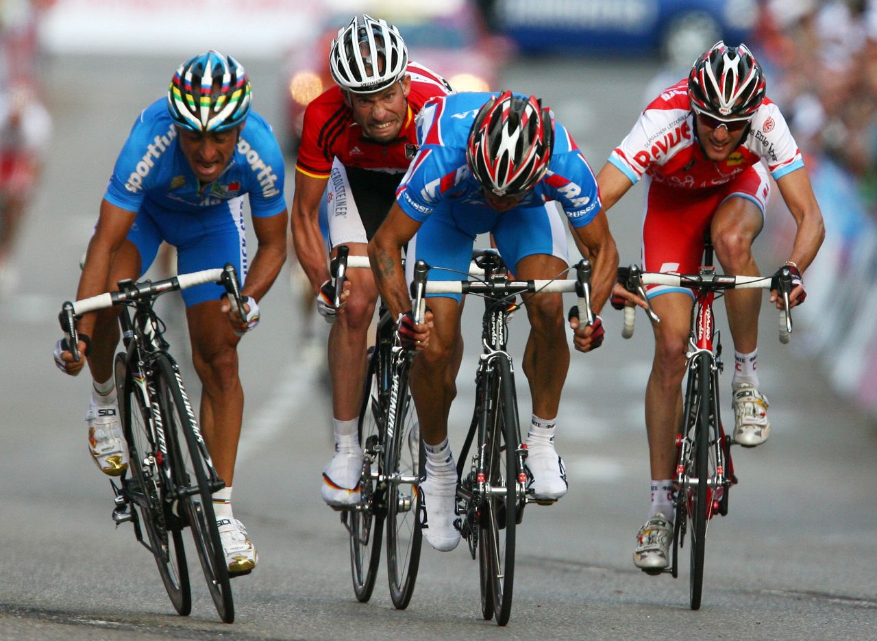Paolo Bettini out-sprints Alexander Kolobnev to win in 2007