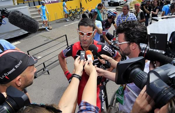 George Hincapie (BMC) speaks with the press before the start of stage 5 in Rouen.